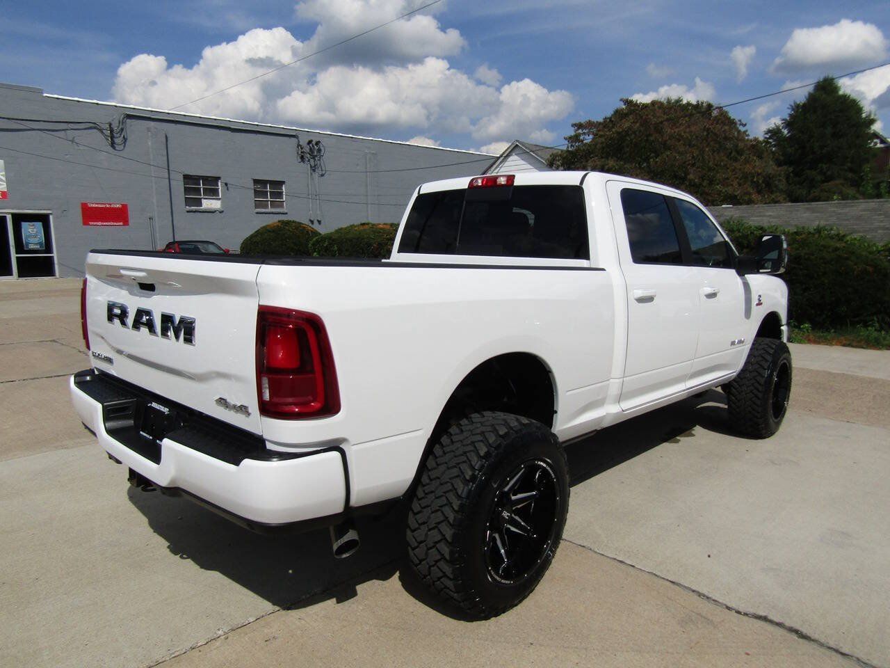 Used 2026 RAM 2500 Laramie AWD/4WD image 8