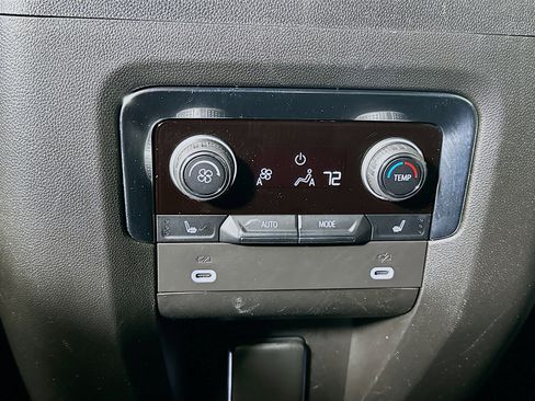 Used 2023 Chevrolet Suburban Premier image 26