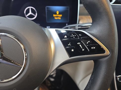 Used 2024 Mercedes-Benz GLC 300 4MATIC image 18
