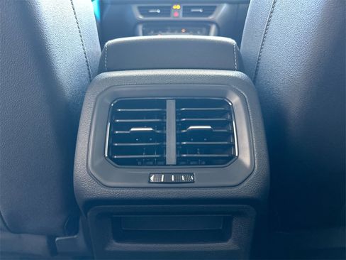 New 2026 Volkswagen Taos SE image 42