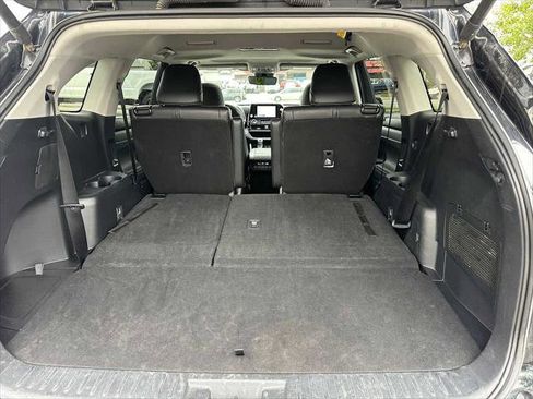 Used 2024 Toyota Highlander XLE image 13