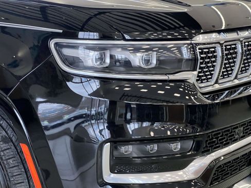 Used 2022 Jeep Grand Wagoneer Series II w/ Convenience Group III image 7