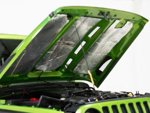 Used 2018 Jeep Wrangler Unlimited Sahara w/ Uconnect 4C Nav & Sound Group AWD/4WD image 93