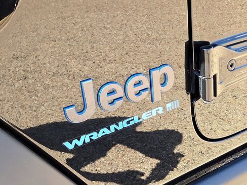 Used 2023 Jeep Wrangler Unlimited AWD/4WD image 12