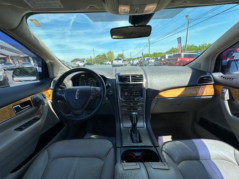 Used 2012 Lincoln MKX FWD image 10