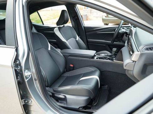 Used 2025 Toyota Camry SE w/ Convenience Package image 34