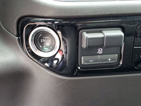 Certified 2025 GMC Sierra 1500 Elevation AWD/4WD image 17