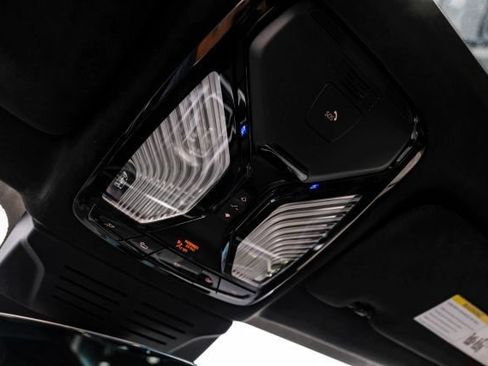 Used 2023 BMW X7 xDrive40i w/ M Sport Package AWD/4WD image 38