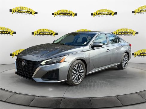 Used 2023 Nissan Altima 2.5 SV image 1