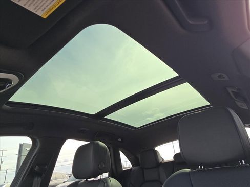 Used 2023 Porsche Macan Turbo image 12