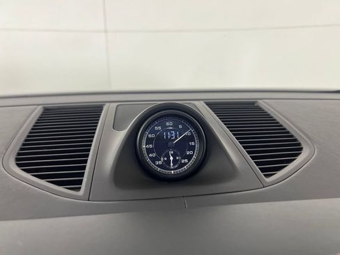 Certified 2023 Porsche Macan Turbo AWD/4WD image 33