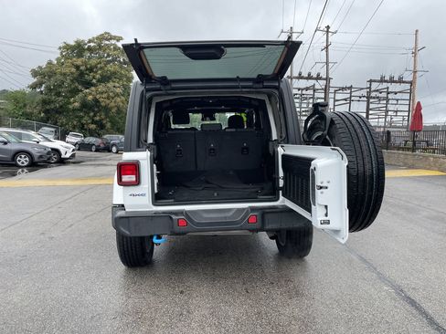 Certified 2024 Jeep Wrangler Unlimited AWD/4WD image 13