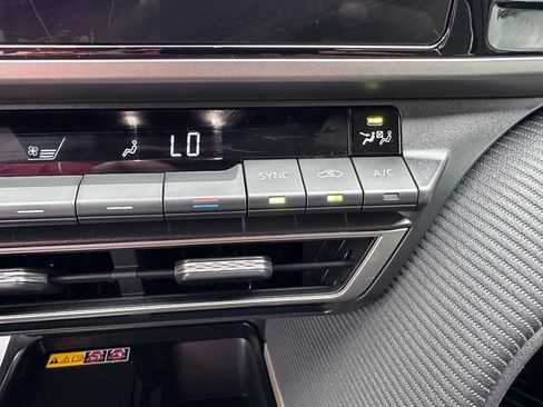 Used 2025 Toyota Camry SE FWD image 25
