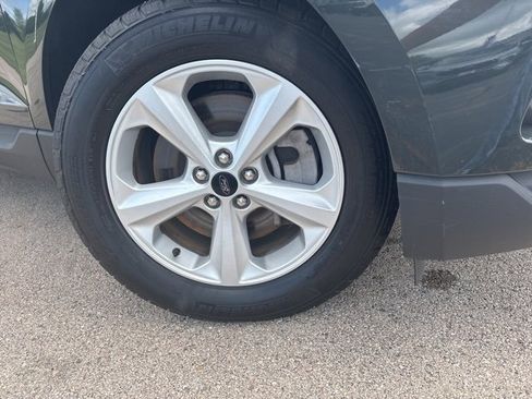 Certified 2024 Ford Edge SE image 2