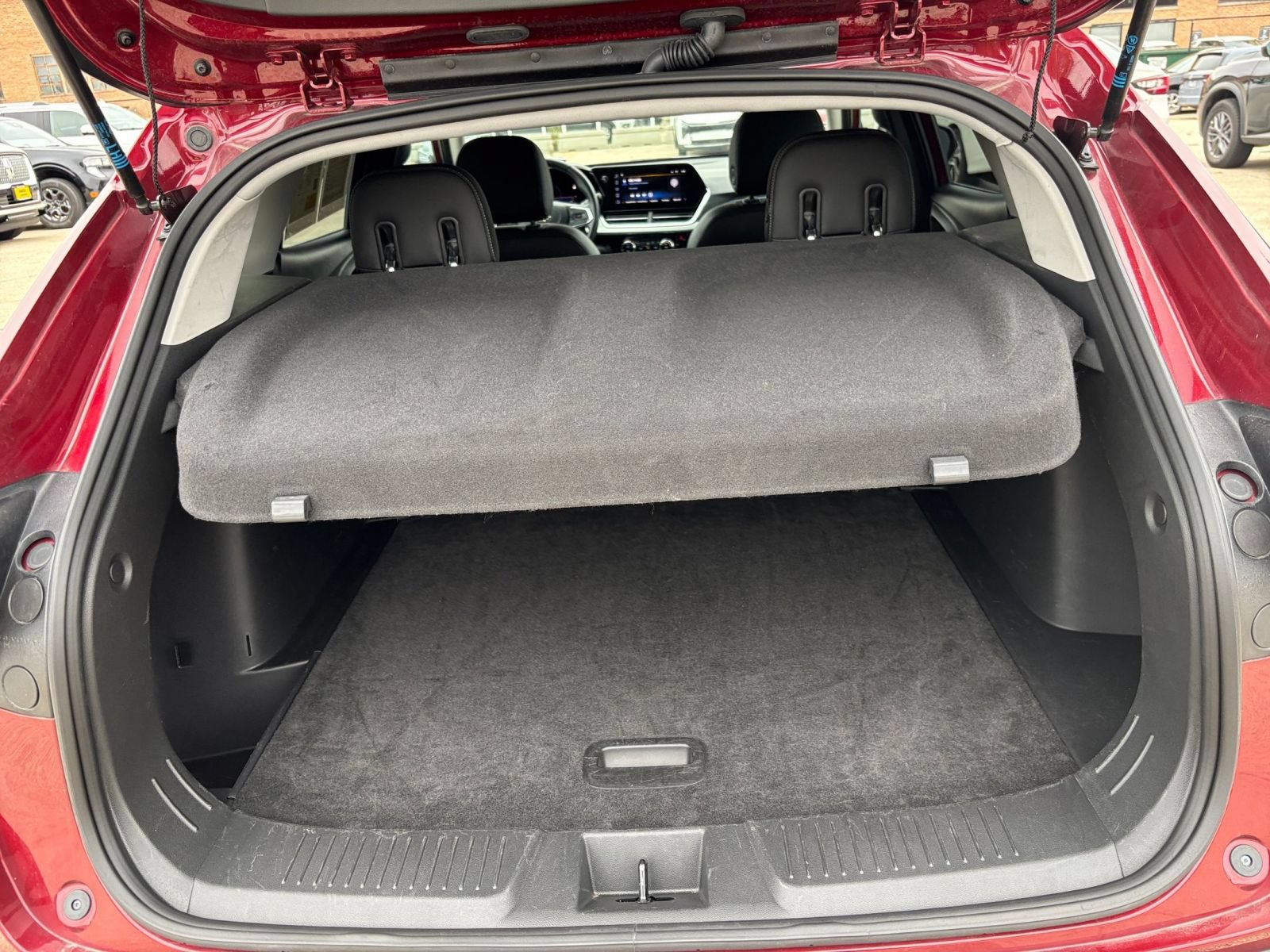 Used 2025 Chevrolet Trax LT w/ LT Convenience Package FWD image 28