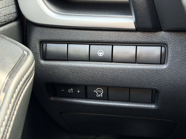 Used 2023 Nissan Rogue SV AWD/4WD image 25