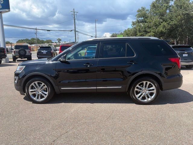 Used 2017 Ford Explorer XLT w/ Equipment Group 202A AWD/4WD image 5