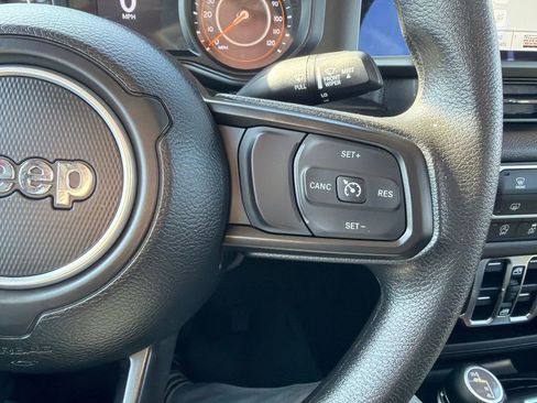 Used 2025 Jeep Gladiator Sport image 19