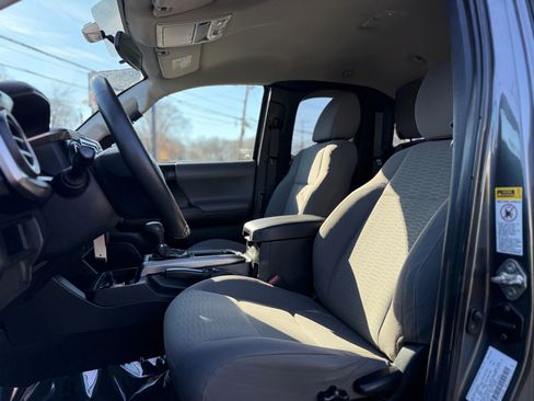 Used 2017 Toyota Tacoma 2WD Access Cab image 13