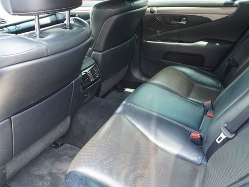 Used 2016 Lexus LS 460 w/ F Sport Package RWD image 9