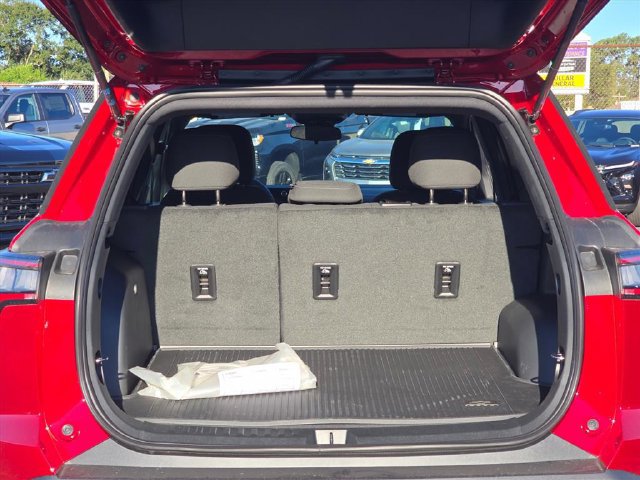 New 2027 Chevrolet Equinox LT w/ LPO, Floor Liner Package FWD image 29