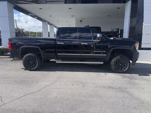 Used 2019 GMC Sierra 2500 Denali w/ Duramax Plus Package image 6