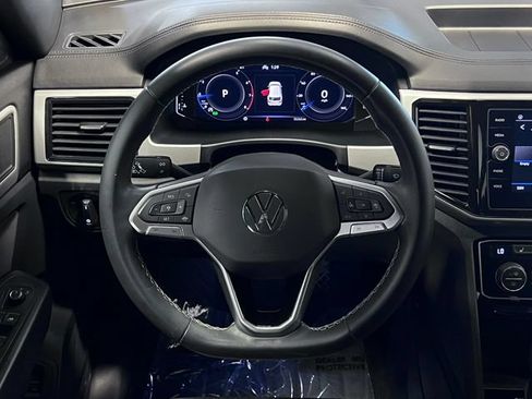 Certified 2022 Volkswagen Atlas Cross Sport SE w/ Panoramic Sunroof Package FWD image 20