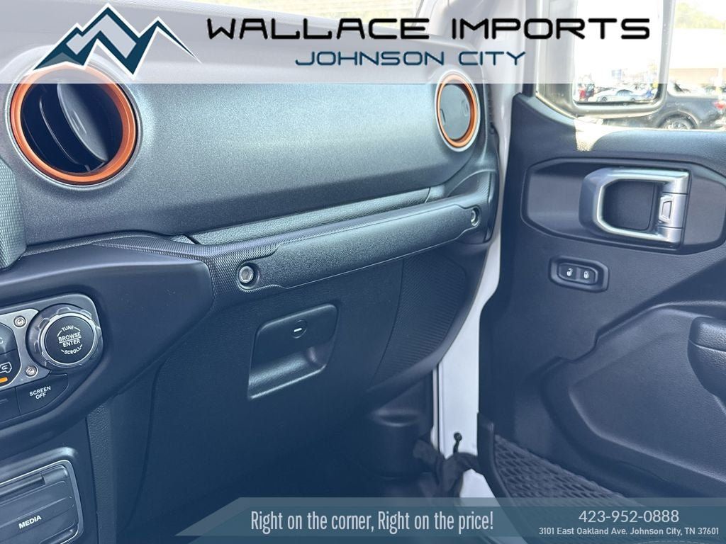 Used 2022 Jeep Gladiator Mojave w/ Cold Weather Group AWD/4WD image 21