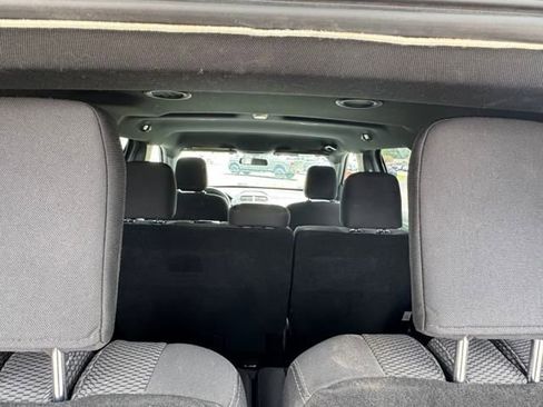 Used 2018 Ford Explorer XLT image 17