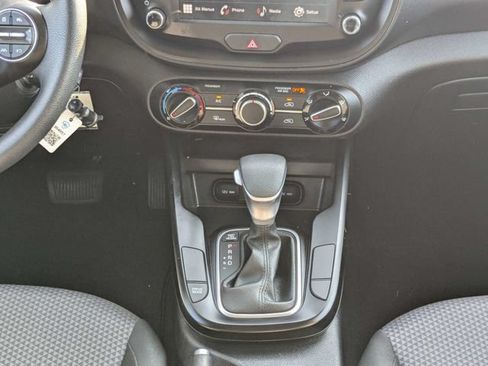 Used 2025 Kia Soul LX w/ LX Technology Package FWD image 18