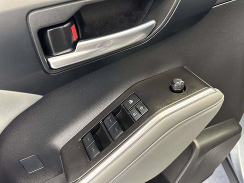 Used 2023 Toyota Highlander XLE FWD image 18