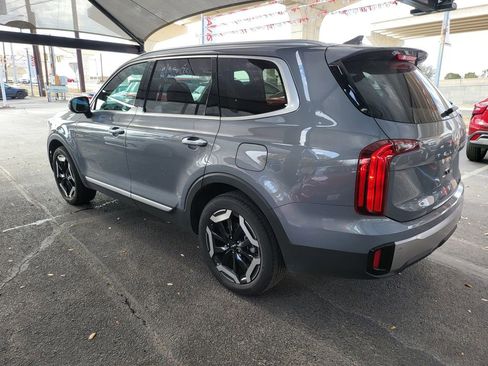 Used 2025 Kia Telluride S image 11