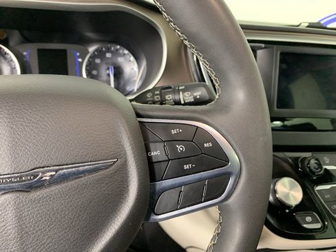 Used 2022 Chrysler Voyager LX image 21