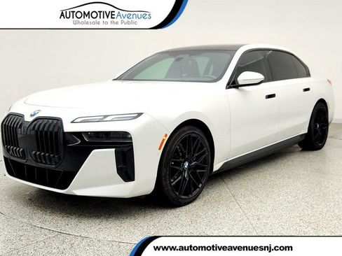 Used 2023 BMW i7 xDrive60 AWD/4WD image 1