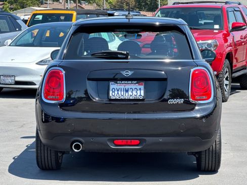 Used 2020 MINI Cooper 4-Door Hardtop FWD image 8