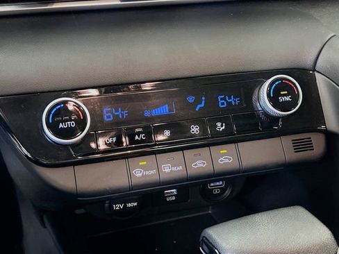 Used 2022 Hyundai Elantra SEL image 16