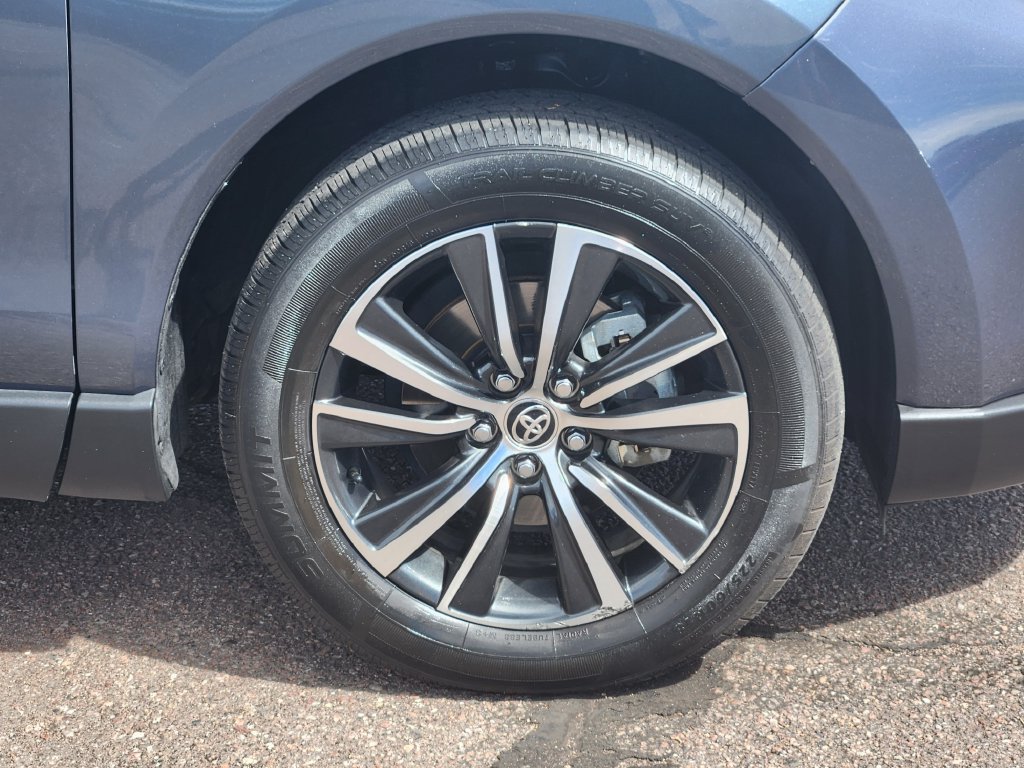 Used 2024 Toyota Venza LE AWD/4WD image 30