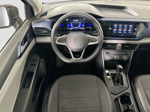 Certified 2022 Volkswagen Taos SE w/ Panoramic Sunroof Package image 21