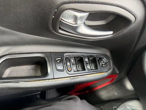 Used 2015 Jeep Renegade Trailhawk image 20