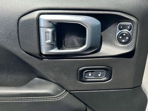 Used 2021 Jeep Wrangler Unlimited Sahara AWD/4WD image 17