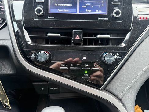 Used 2024 Toyota Camry SE image 18