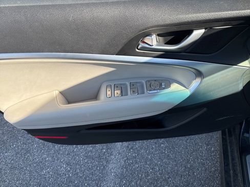 Used 2024 Genesis G70 2.5T image 15