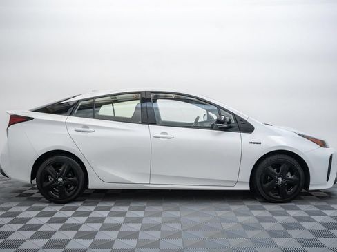 Certified 2021 Toyota Prius FWD image 4