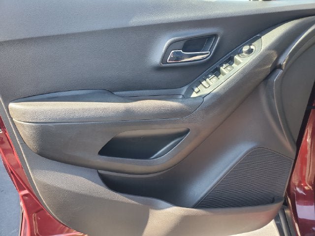 Used 2016 Chevrolet Trax LT w/ LT Convenience Package FWD image 7