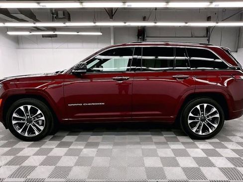 Used 2024 Jeep Grand Cherokee Overland w/ Luxury Tech Group IV image 14