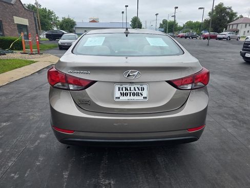 Used 2014 Hyundai Elantra SE w/ Option Group 02 FWD image 7