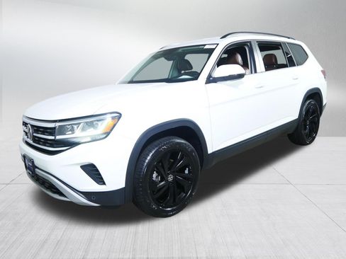 Certified 2023 Volkswagen Atlas SE w/ Black Wheel Package AWD/4WD image 3