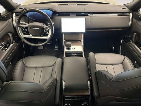 Used 2025 Land Rover Range Rover SE AWD/4WD image 10