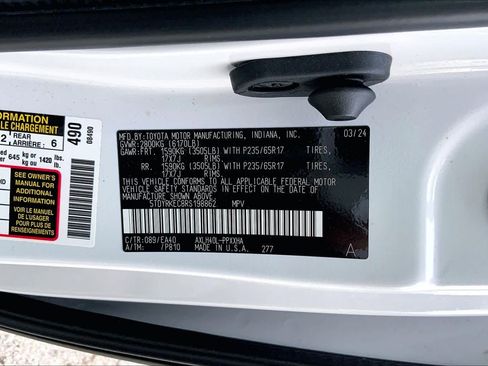 Used 2024 Toyota Sienna XLE FWD image 36