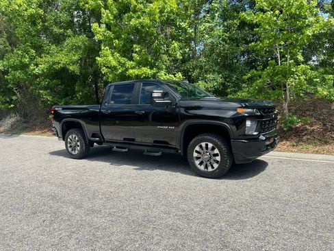 Used 2022 Chevrolet Silverado 2500 Custom w/ Custom Value Package AWD/4WD image 2